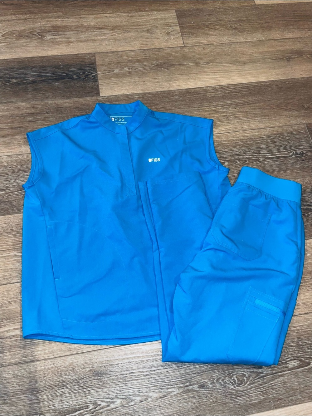 NWOT FIGS ELECTRIC BLUE SET